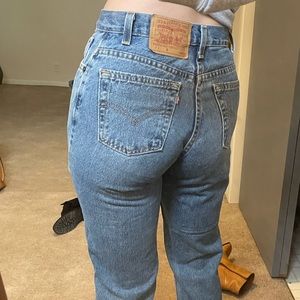 Vintage Levi’s 550 Relaxed Fit Tapered Leg (Long)